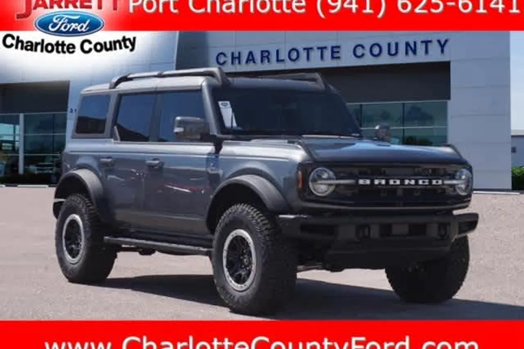 2024 Ford Bronco Outer Banks photo 1