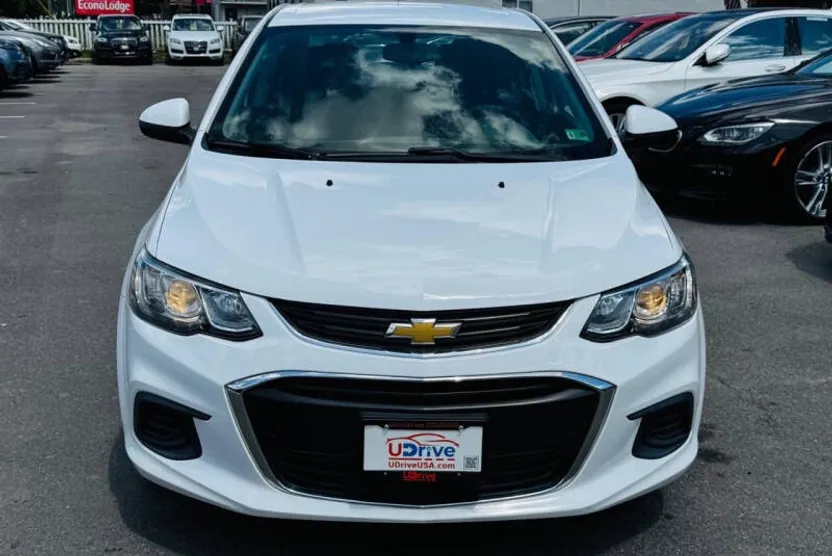2019 Chevrolet Sonic LT photo 1
