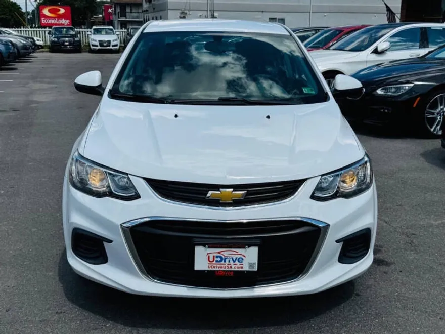 2019 Chevrolet Sonic LT photo 1