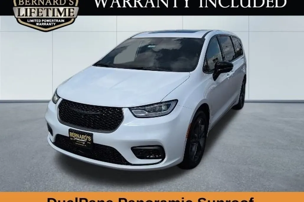 2026 Chrysler Pacifica photo 1