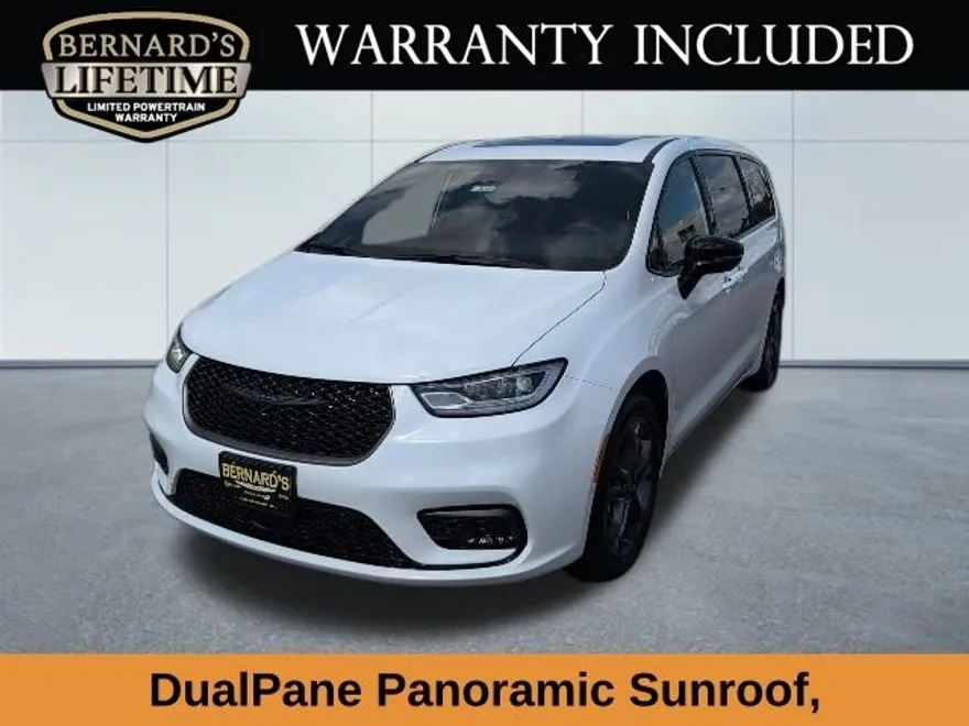 2026 Chrysler Pacifica photo 1