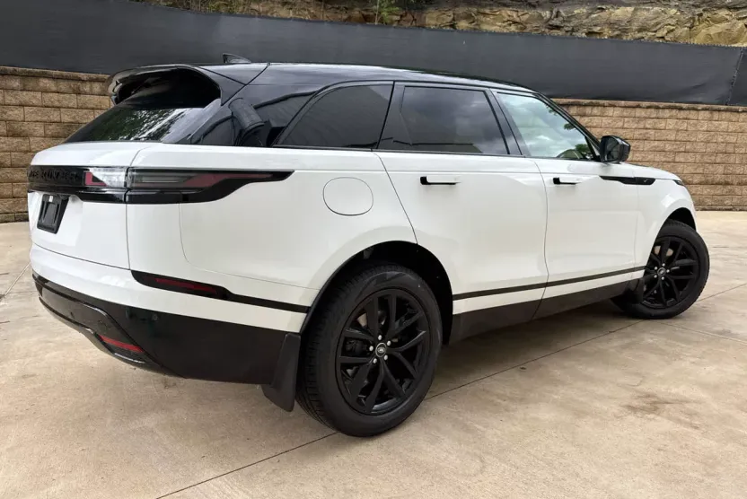 2026 Land Rover Range Rover Velar SE photo 1