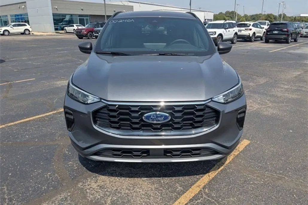 2024 Ford Escape ST-Line photo 1