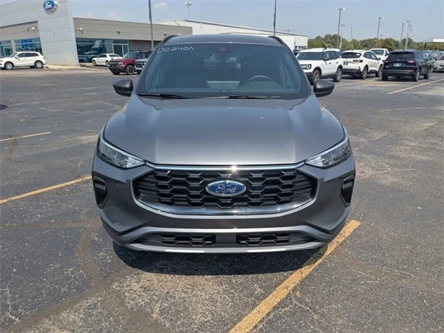 2024 Ford Escape ST-Line photo 1