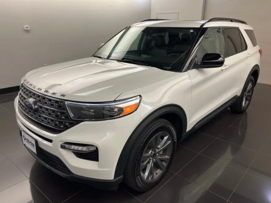 2023 Ford Explorer XLT photo 1