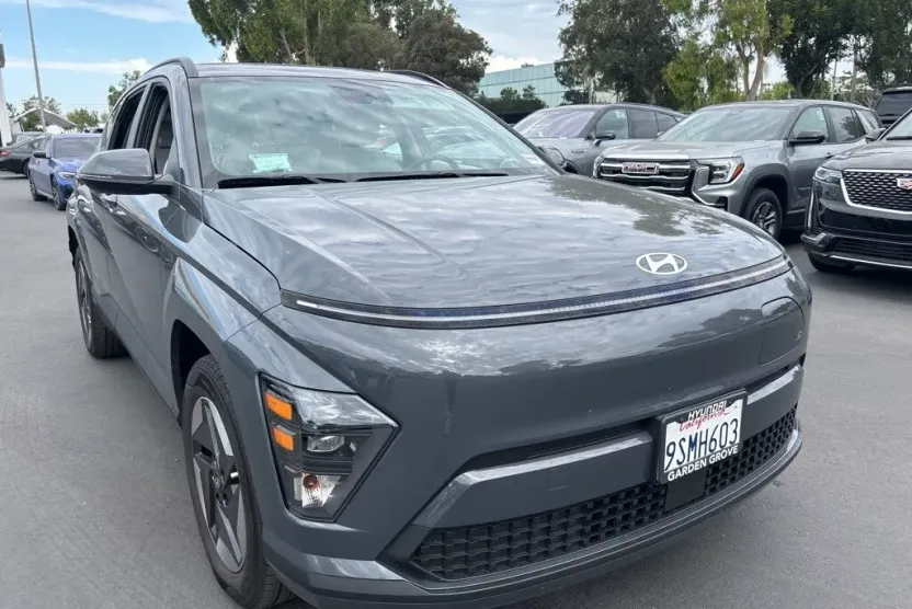 2025 Hyundai Kona Electric SEL photo 1