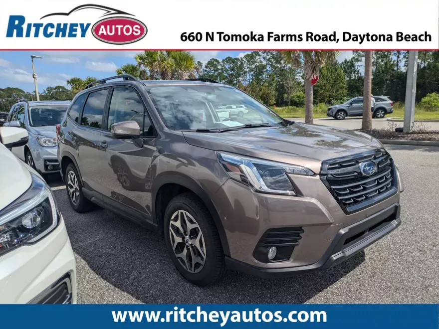 2023 Subaru Forester Premium photo 1