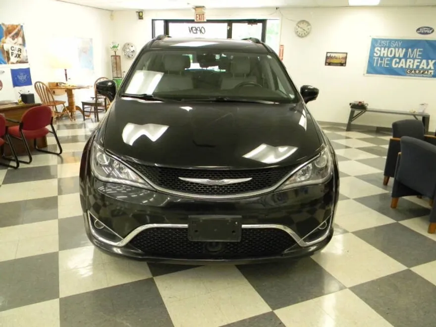 2017 Chrysler Pacifica Touring Plus photo 1