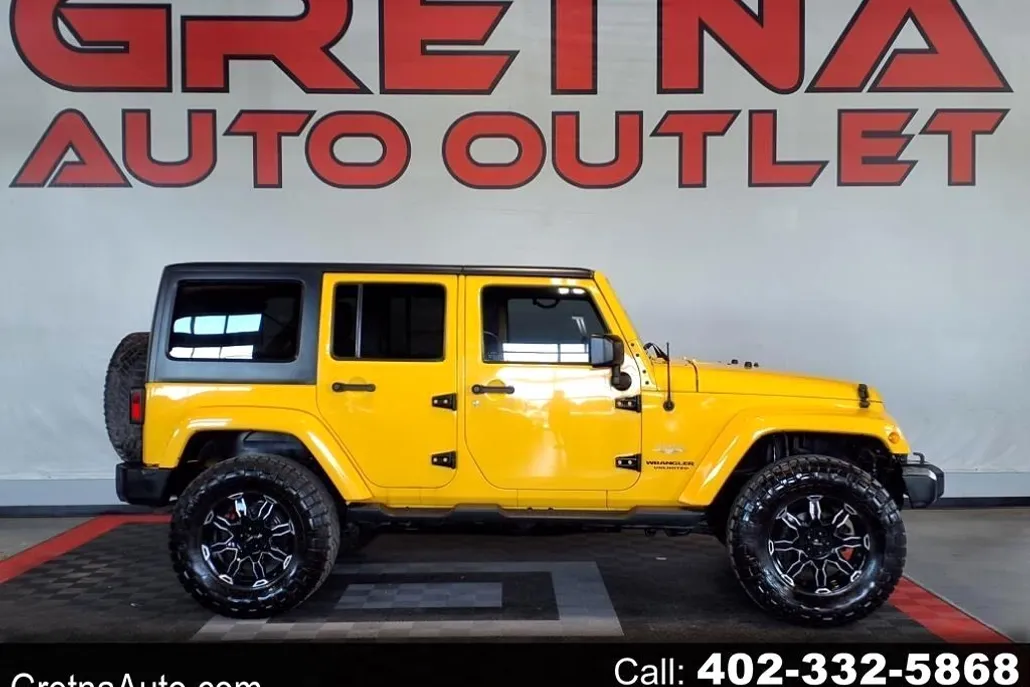 2015 Jeep Wrangler Unlimited Sahara photo 1