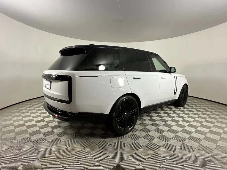 2025 Land Rover Range Rover SE photo 1