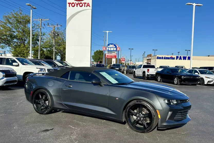 2018 Chevrolet Camaro 1LT photo 1