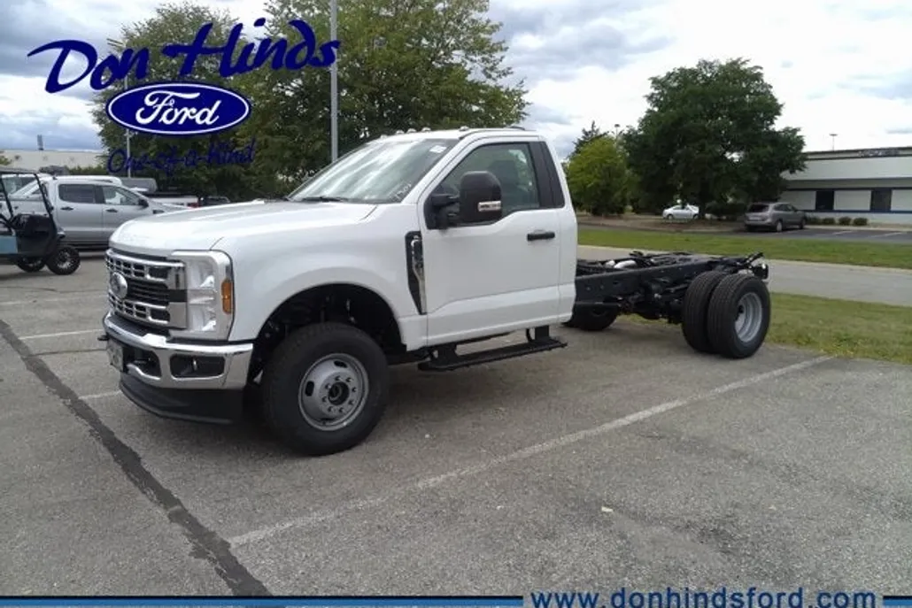 2025 Ford F-350 XL photo 1