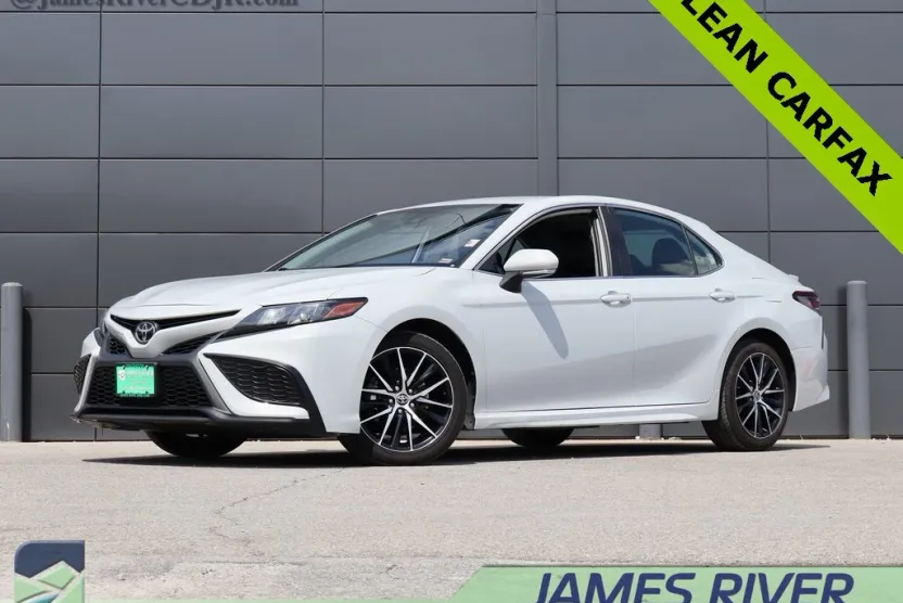 2022 Toyota Camry SE photo 1