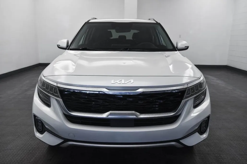 2023 Kia Seltos SX photo 1