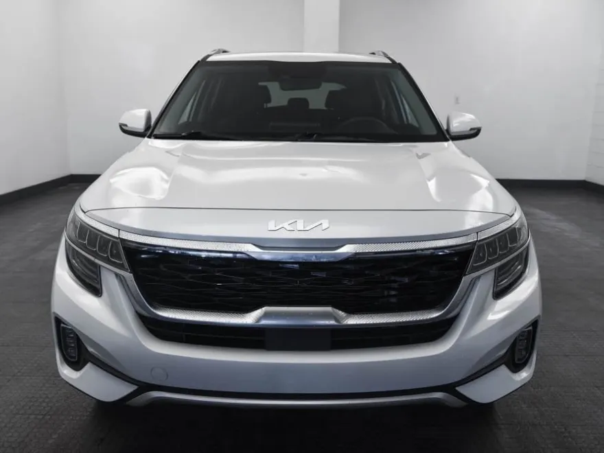 2023 Kia Seltos SX photo 1