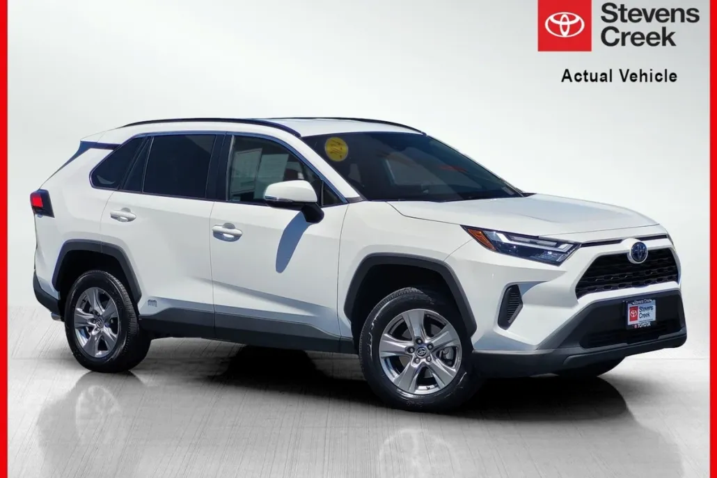 2024 Toyota RAV4 Hybrid XLE photo 1