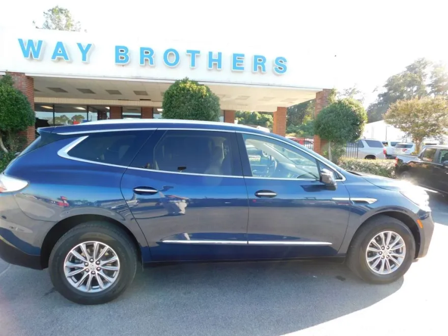 2023 Buick Enclave Essence photo 1
