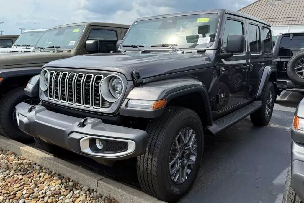 2025 Jeep Wrangler Sahara photo 1