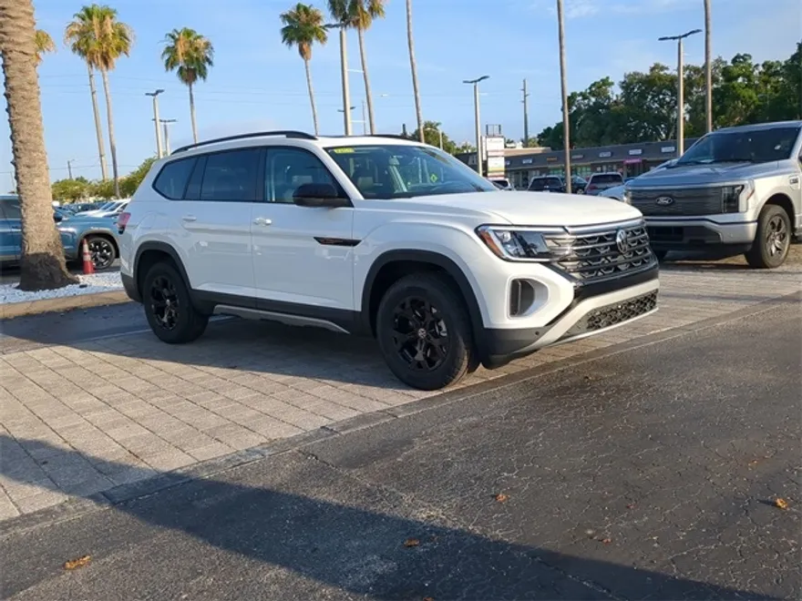 2025 Volkswagen Atlas Peak Edition SE photo 1