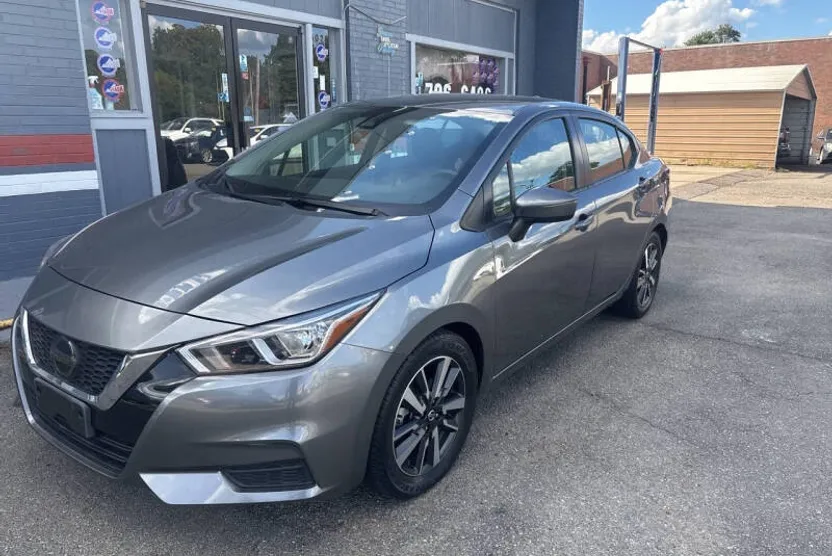 2021 Nissan Versa SV photo 1