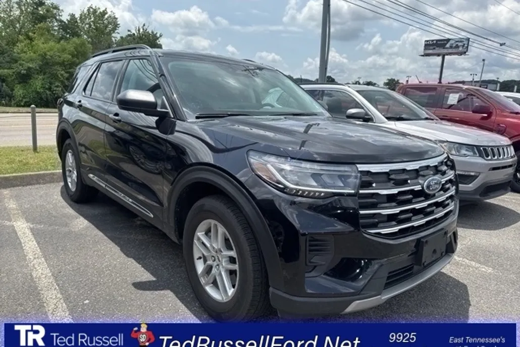 2025 Ford Explorer photo 1