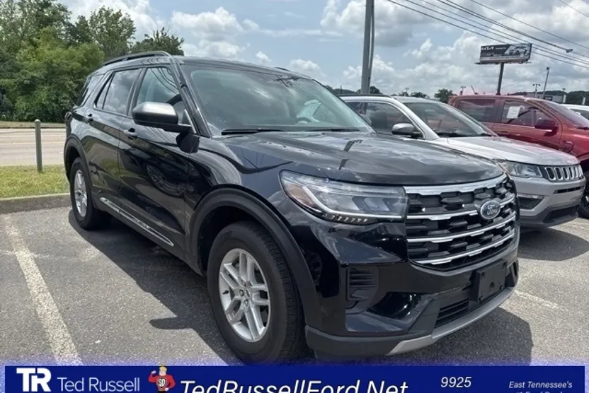 2025 Ford Explorer photo 1
