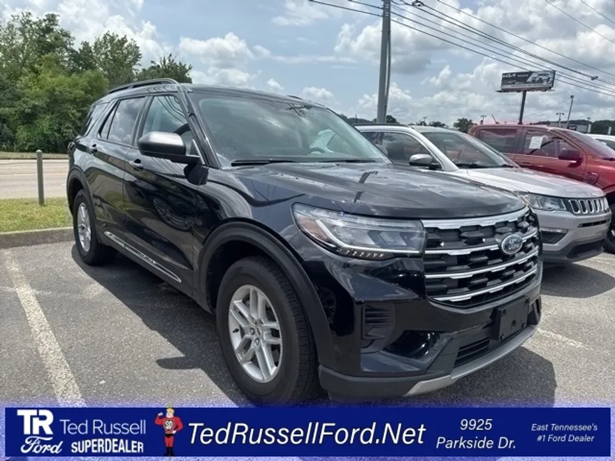 2025 Ford Explorer photo 1