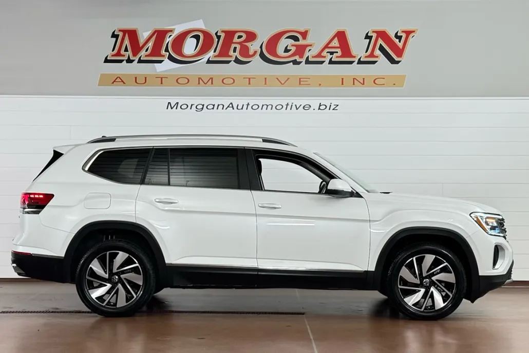 2024 Volkswagen Atlas SEL photo 1