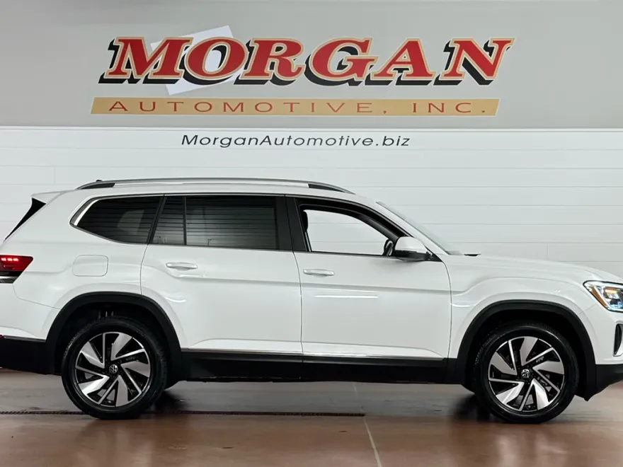 2024 Volkswagen Atlas SEL photo 1
