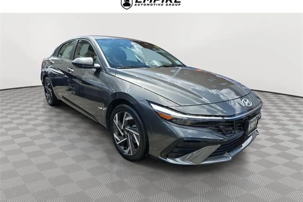 2024 Hyundai Elantra SEL Convenience photo 1
