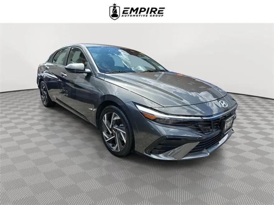 2024 Hyundai Elantra SEL Convenience photo 1