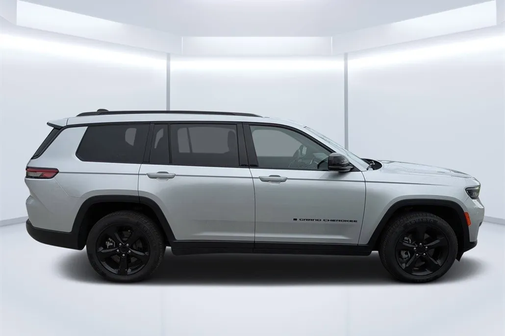 2023 Jeep Grand Cherokee Altitude photo 1