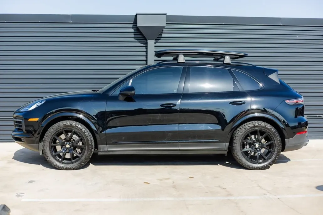 2023 Porsche Cayenne Platinum Edition photo 1