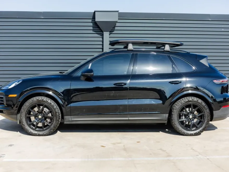 2023 Porsche Cayenne Platinum Edition photo 1