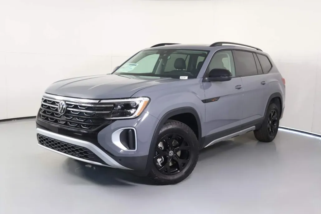 2025 Volkswagen Atlas Peak Edition SE photo 1