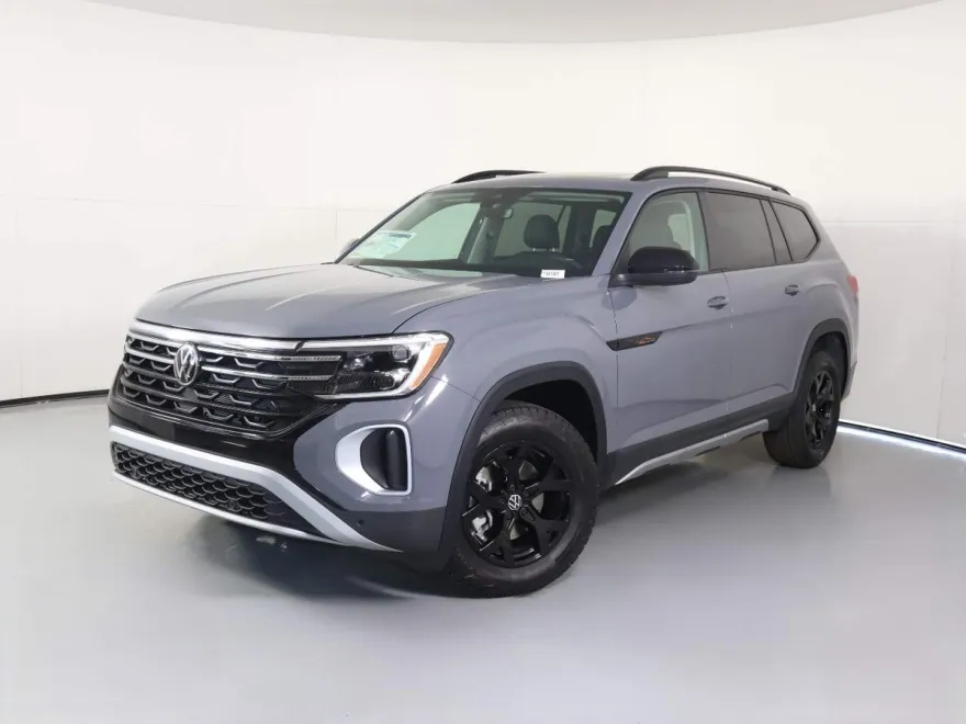 2025 Volkswagen Atlas Peak Edition SE photo 1