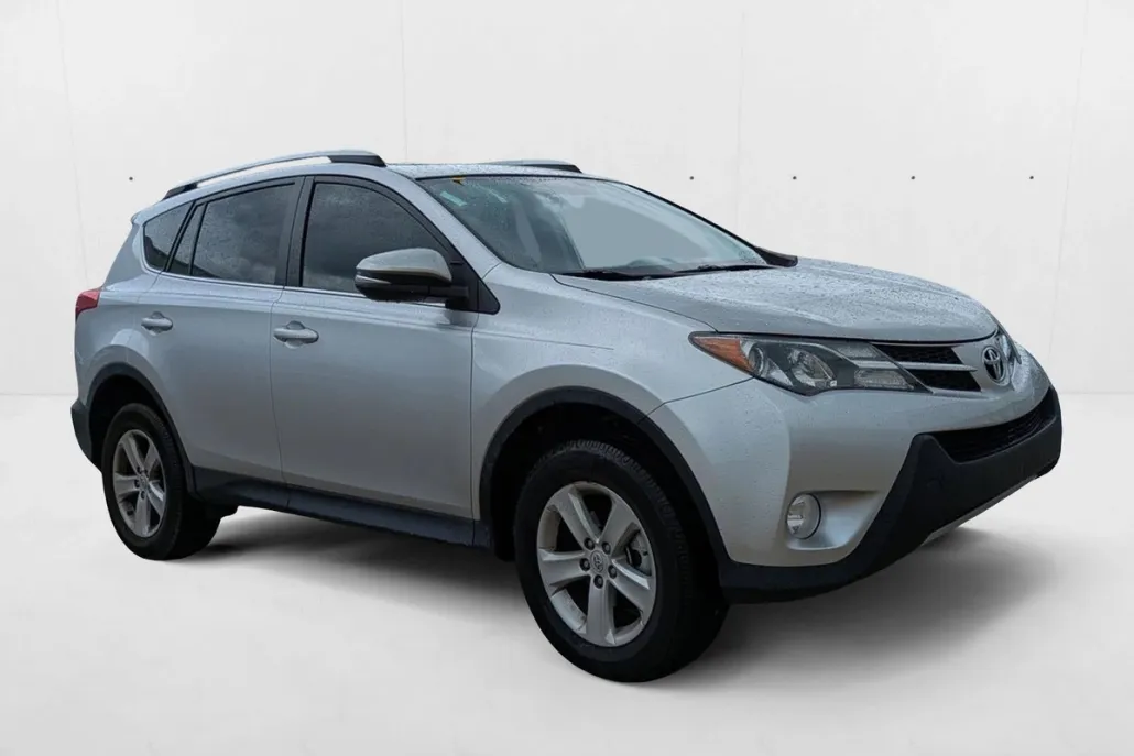 2013 Toyota RAV4 XLE photo 1