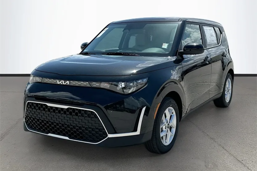 2025 Kia Soul LX photo 1