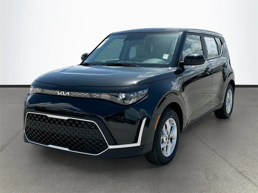 2025 Kia Soul LX photo 1