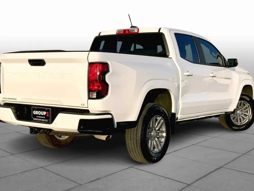 2023 Chevrolet Colorado LT photo 12