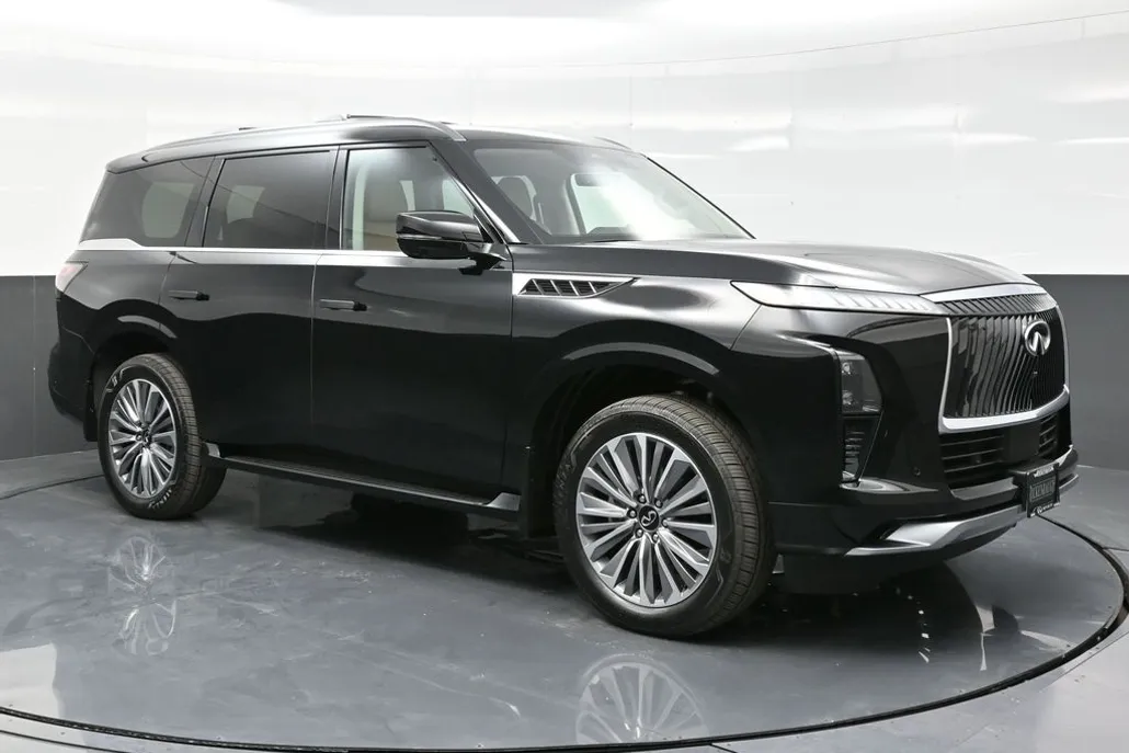 2025 Infiniti QX80 Luxe photo 1