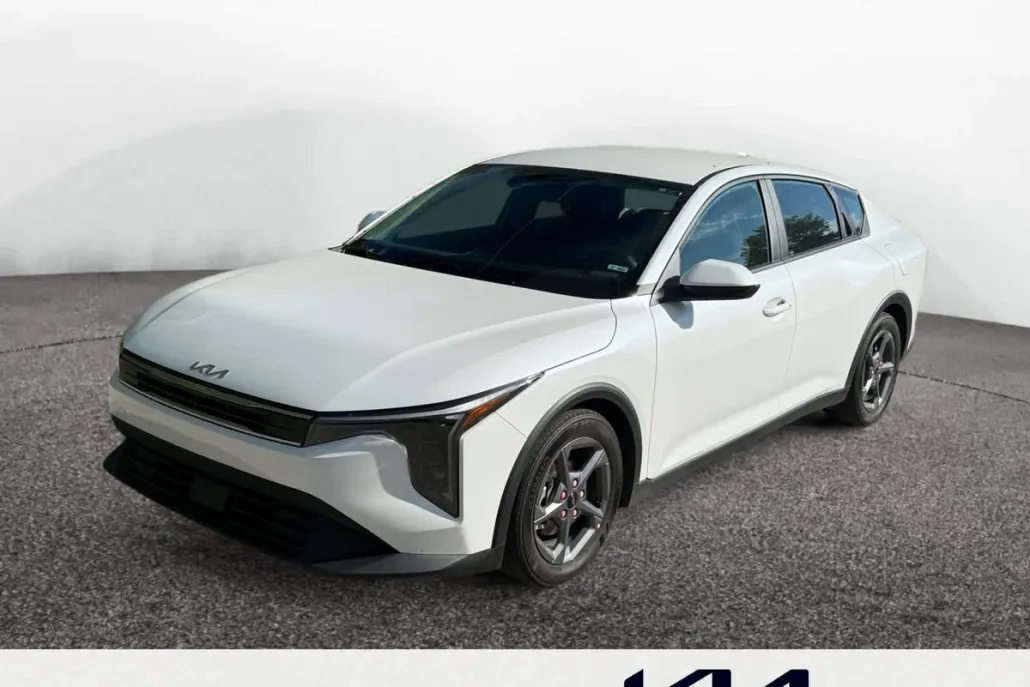 2025 Kia K4 LXS photo 1