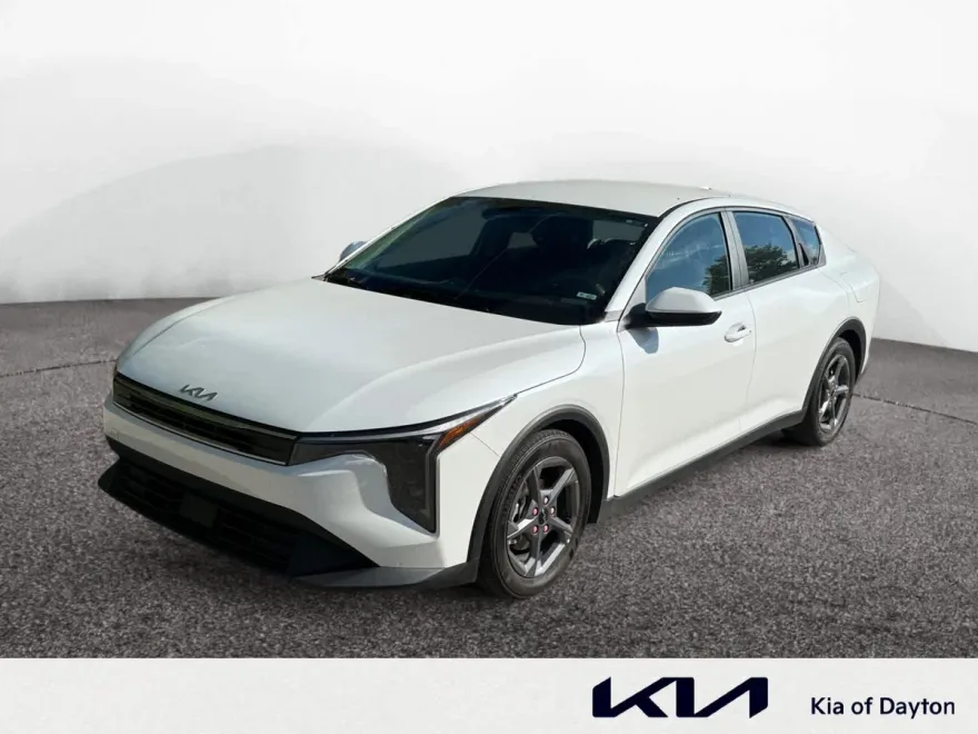 2025 Kia K4 LXS photo 1