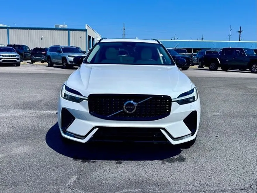 2025 Volvo XC60 B5 Plus photo 1