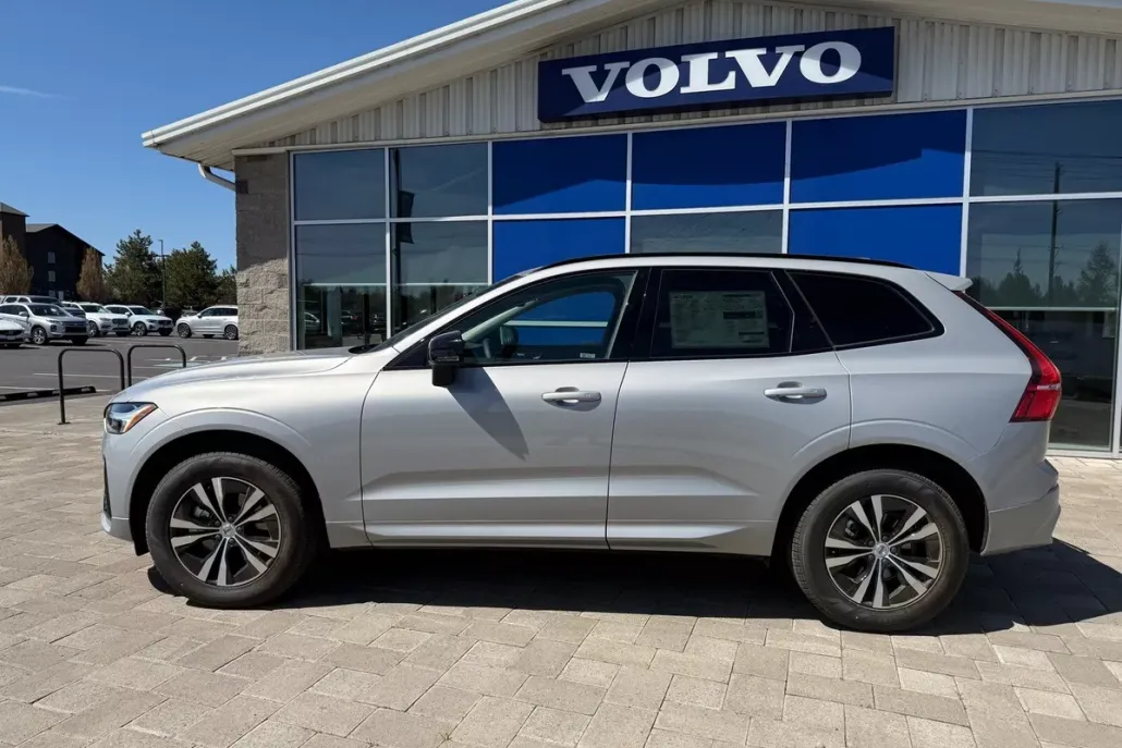 2025 Volvo XC60 B5 Core photo 1