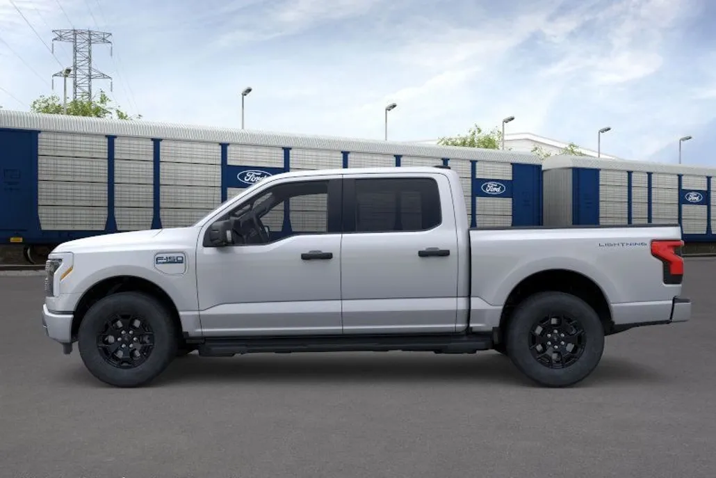 2025 Ford F-150 Lightning XLT photo 1