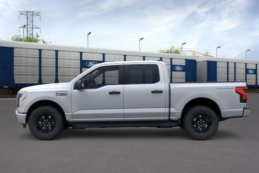 2025 Ford F-150 Lightning XLT photo 1