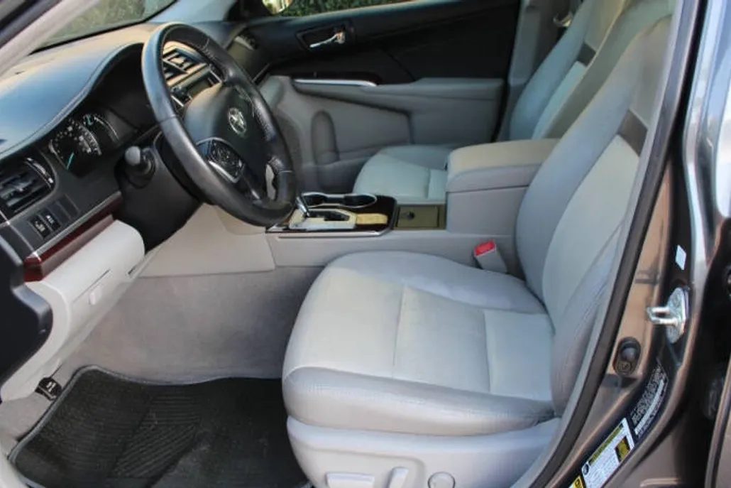 2013 Toyota Camry XLE V6 photo 1