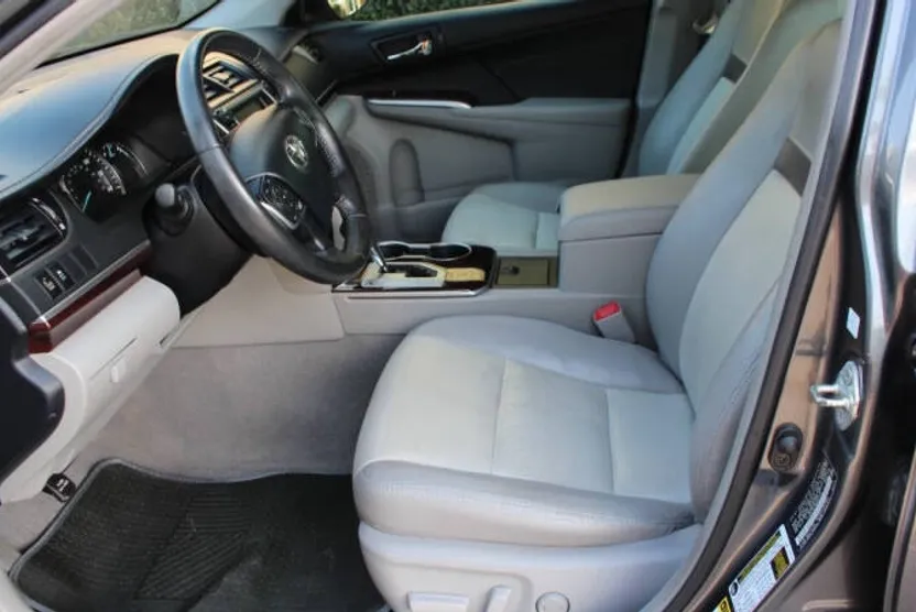 2013 Toyota Camry XLE V6 photo 1