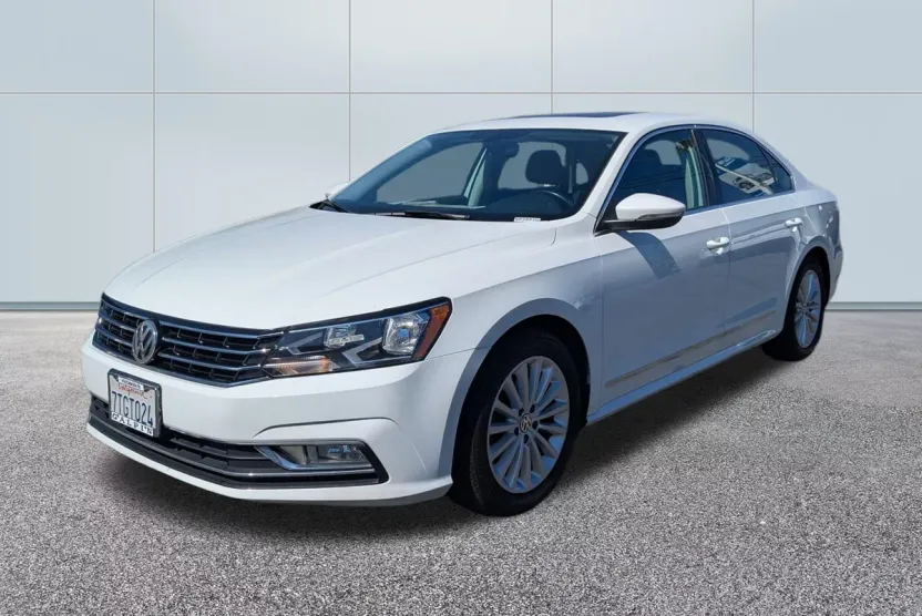 2016 Volkswagen Passat SE photo 1